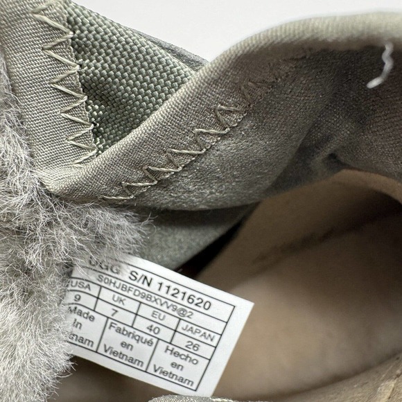 UGG Classic Rising Toggle Platform Ankle Boots SZ 9 NEW with Box - Picture 8 of 9